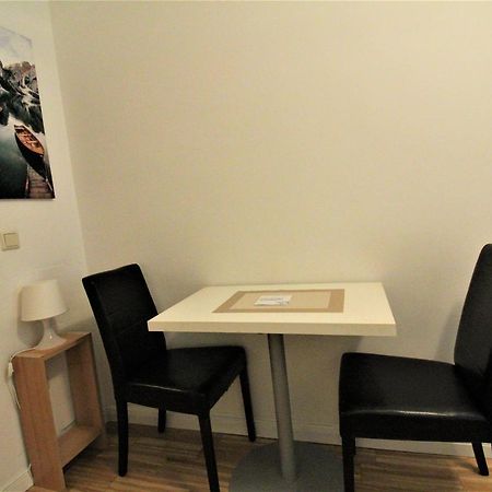 Small Studio Close To City Center Вена Экстерьер фото