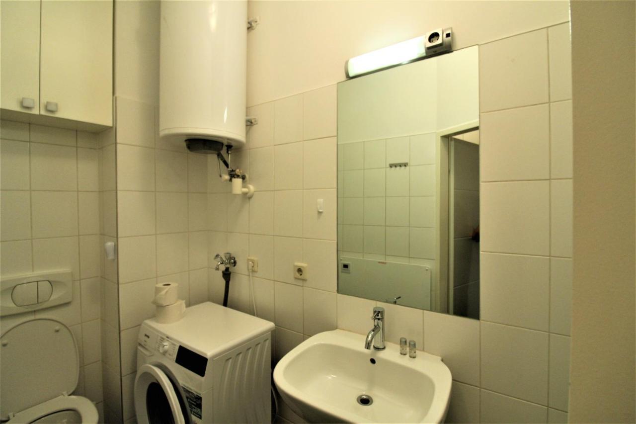 Small Studio Close To City Center Вена Экстерьер фото